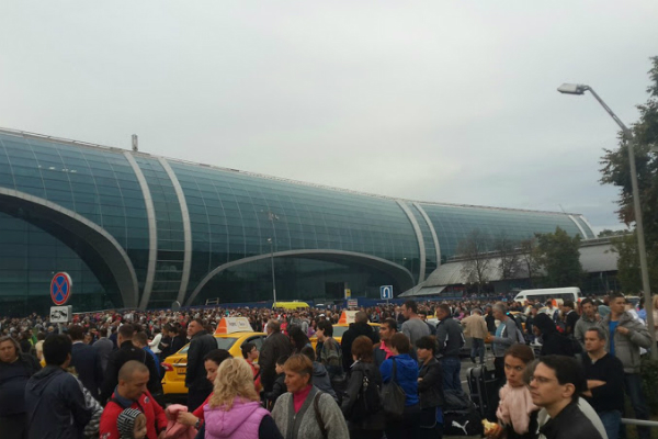 Вылет порядка 40 рейсов задерживается в Домодедово из-за пожара 