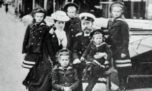 Следователи эксгумировали останки императора Николая II и его супруги