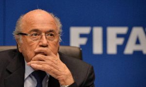 Блаттеру угрожают отставкой, если он не уйдет с поста президента FIFA сам