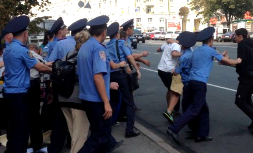 Националисты напали на пророссийский митинг в Харькове 