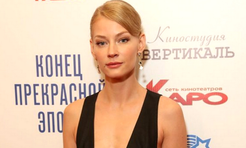 Светлана Ходченкова шокировала бомонд слишком смелым декольте 