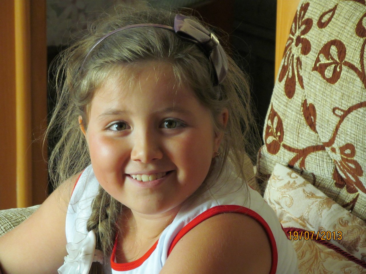 Фотосессия детей 7 лет. Растлил несовершеннолетнюю. Девочка сидит и плачет. Девочка сидит и плачет. Виолетта токарчук валеткин.