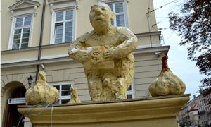 Антироссийский «столб позора» появился в центре Львова