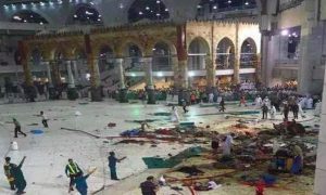 Число погибших при падении крана на мечеть в Мекке достигло 65 человек