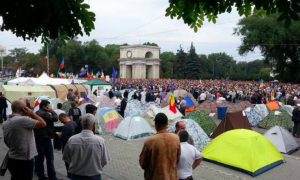 Протестующие в Молдавии грозят властям беспорядками