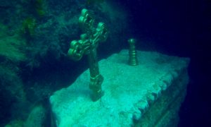 Байкеры Хирурга строят подводный православный храм в Крыму