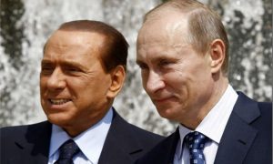 Путин и Берлускони возложили цветы к памятнику погибших итальянцев в Крыму