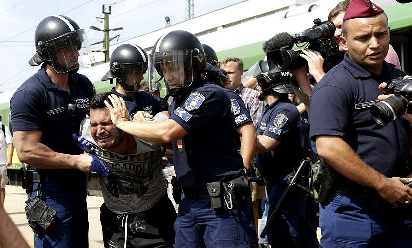 Полиция Венгрии арестовала террориста среди беженцев 