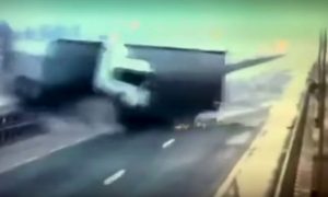 Видео падения фуры с моста в Татарстане ужаснуло россиян