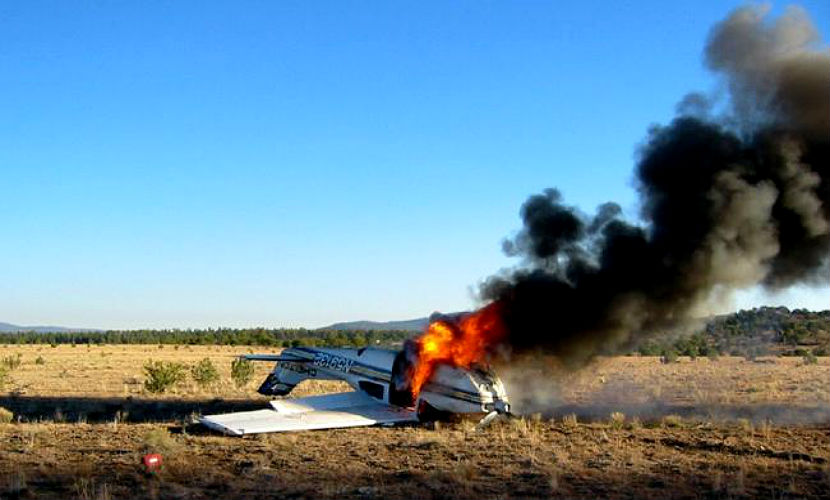 На западе Канады загорелся рухнувший самолет, погибли два человека 