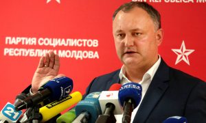 Молдавские социалисты потребовали отставки правительства либерал-демократов