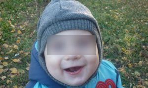 4-летний малыш, потерявший семью при падении крана, идет на поправку