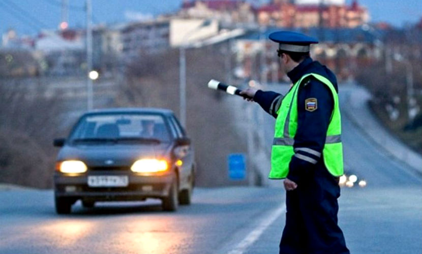 Задержан водитель, протащивший гаишника 50 метров по дороге на Кубани 