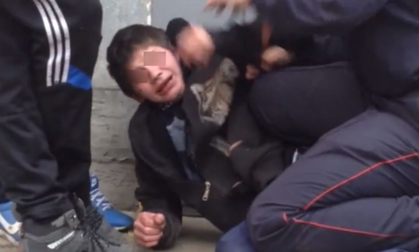 Видео с жестоким задержанием ребенка полицейскими шокировало жителей Карелии 