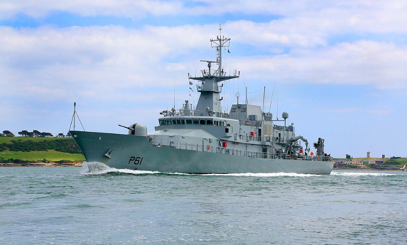 Ирландский военный корабль спас 242 беженца у берегов Ливии 