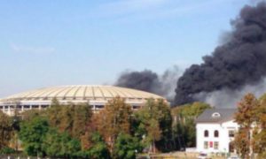 В Москве загорелся стадион 