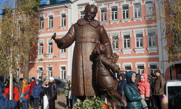 Первый в мире памятник поэту Самуилу Маршаку открыли в Воронеже 