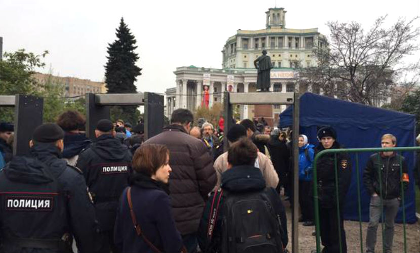 Антивоенный митинг в Москве начался и уже на грани срыва 