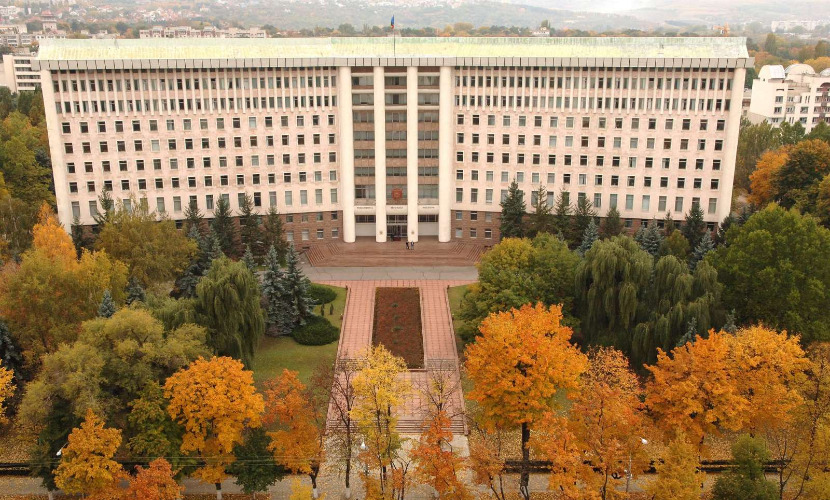 В Молдавии социалисты потребовали проведения экстренного заседания парламента 