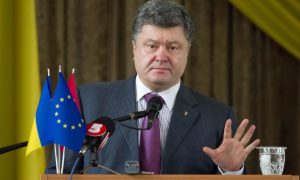 Украинцы борются с коррупцией практически каждый день, - Порошенко