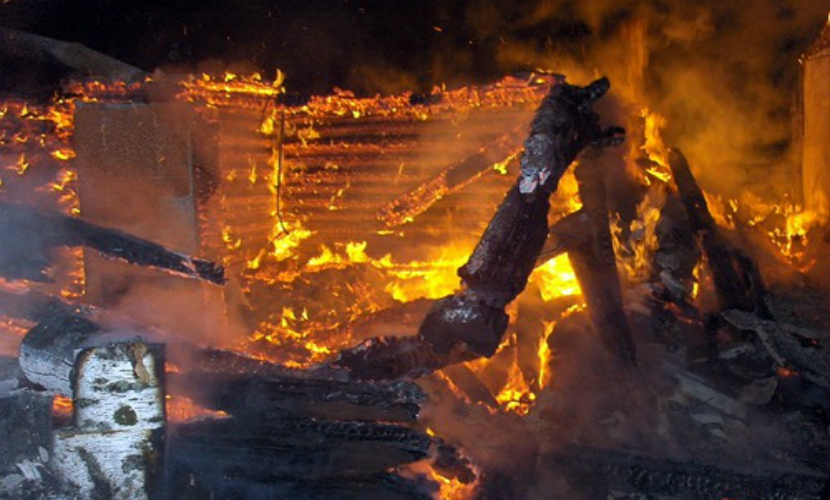 Три ребенка в возрасте от 3 до 9 лет погибли в пожаре в Калмыкии 