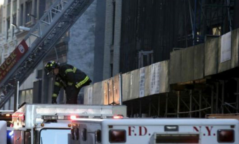 В Нью-Йорке обрушилось здание: есть жертвы 