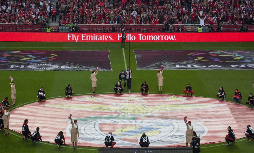 Стюардессы Emirates устроили в Португалии флешмоб на футбольном 