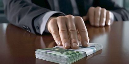 Депутат предложил закладывать деньги на взятки в российский бюджет – 10% следует выделять ворующим