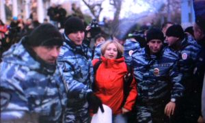 На антивоенном митинге в Москве прошли первые задержания