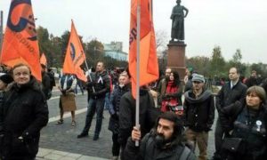 Антивоенный митинг в Москве закончился: ругали Путина, пели про 