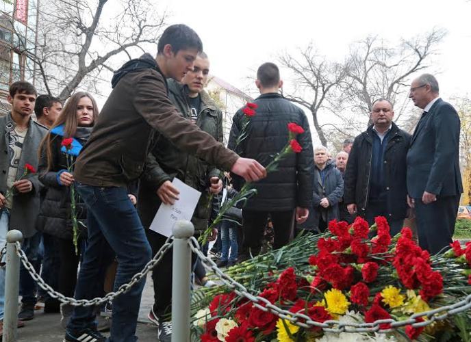 «Je Suis Paris»: в Кишиневе почтили память жертв терактов во Франции 