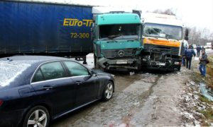 Опубликовано видео смертельной аварии с фурами во время акции дальнобойщиков