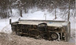 Автобус опрокинулся в Забайкалье по вине уснувшего за рулем водителя