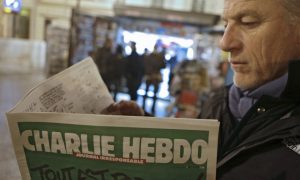 Спецвыпуск Charlie Hebdo в годовщину теракта посвятят карикатурам на погибших сотрудников