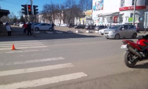 Сотрудник ГИБДД сбил женщину на пешеходном переходе в Москве