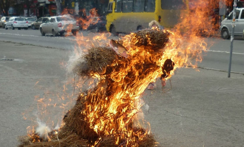 Эрдогана из соломы с криками «ИГИЛ не пройдет!» сожгли в Симферополе 
