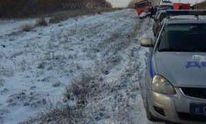 Пять человек погибли в лобовом столкновении иномарки с КамАЗом в Кузбассе