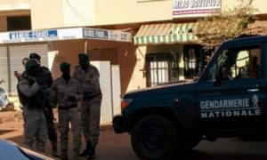 Заложники отеля в Мали освобождены, убиты 27 человек