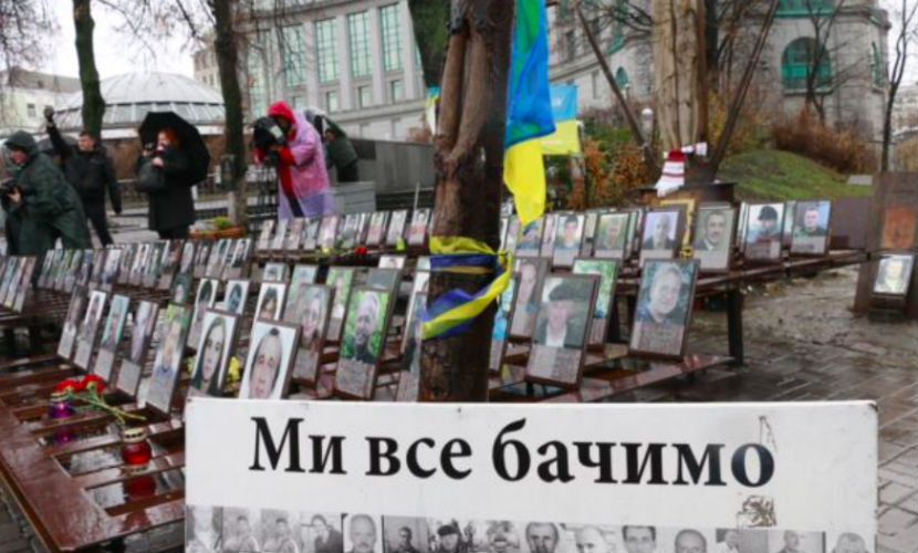 В центре Киева установили мемориал погибшим на Майдане 