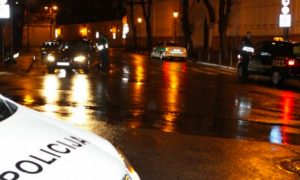 Переполох в Литве: псих отобрал у полицейских автомат и разгуливает по городу