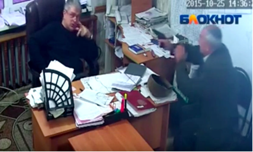 Коммунист угрожал пистолетом чиновнику в Ростовской области 