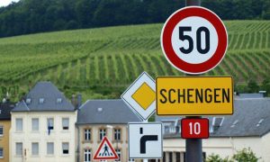 Австрия потребовала исключения Греции из Шенгенской зоны