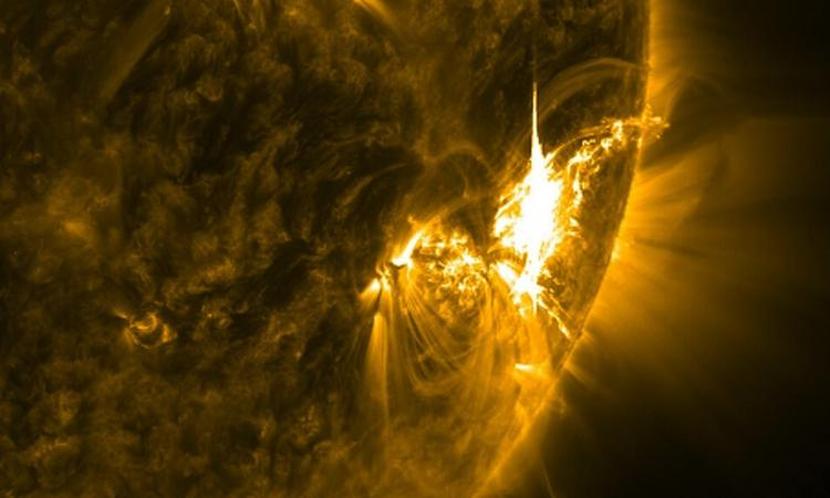 Опубликованы фото двух очень активных областей на Солнце, - NASA 