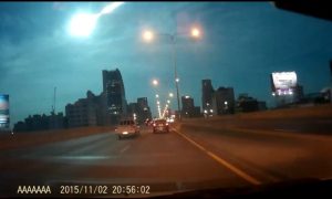 Яркий метеорит в небе над Таиландом сняли на видео