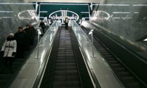 Москвичка погибла после падения с эскалатора в метро