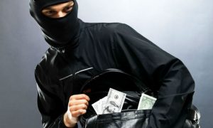 Вооруженный мужчина похитил 20 млн рублей из отделения «Сбербанка» под Ростовом