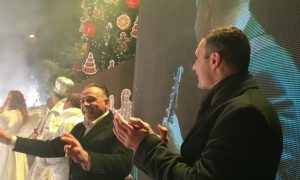 Кличко и жена Порошенко зажгли главную ёлку Украины