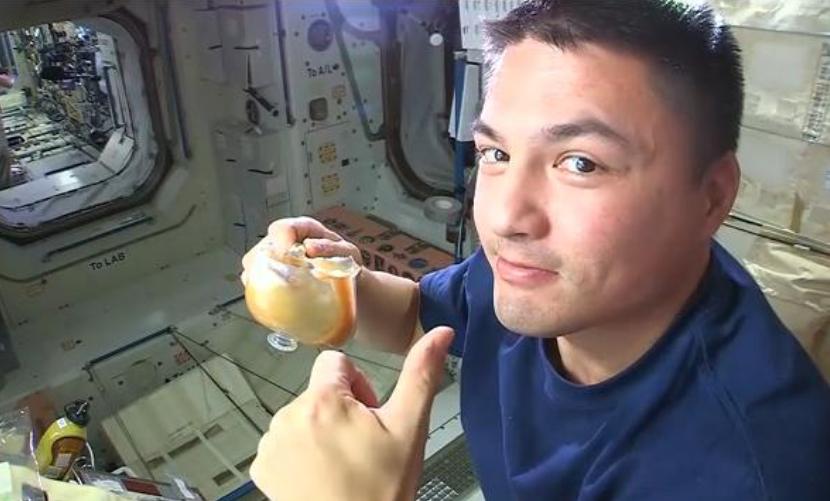 Астронавты NASA научились пить 
