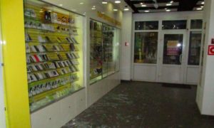 Мужчина с молотком и гранатой напал на магазин в Твери