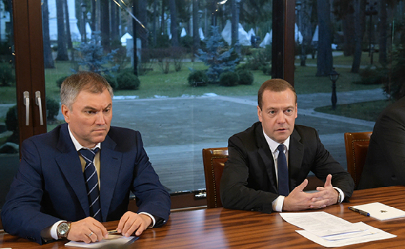 Медведев обсудил с ОНФ закупку золотых скрепок 